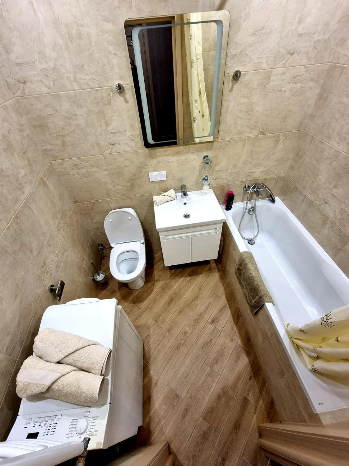 Яровиця Люкс Loetsk Buitenkant foto